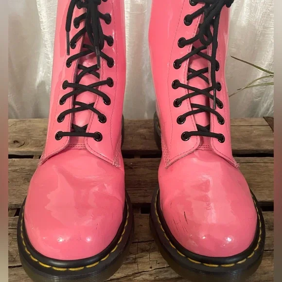 Dr. Martens Patent Pink Leather Lace-Up Boots 1460W. Size 11 - Picture 4 of 10